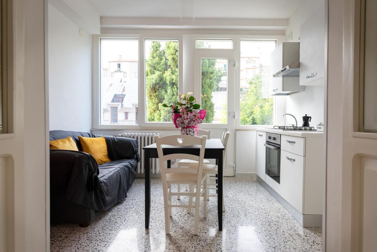 B & B L'Abbraccio 아뇨네 외부 사진